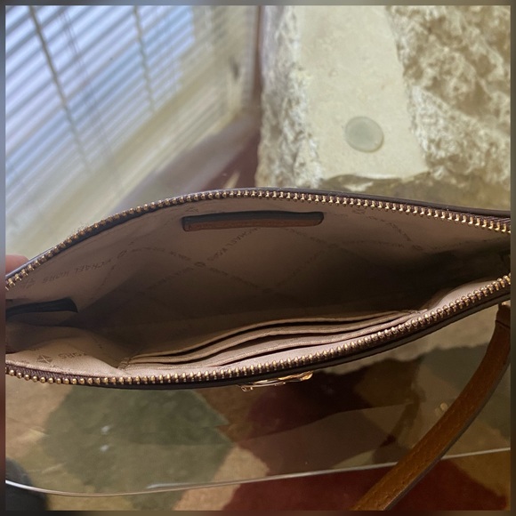 ✨Michael Kors Fulton Signature Top Zip Wristlet ✨ - Picture 3 of 5